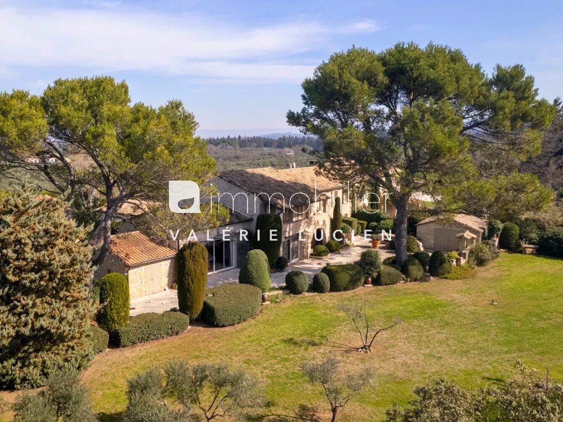 House in Eygalières, Provence-Alpes-Côte d'Azur, France 1 - 15887676