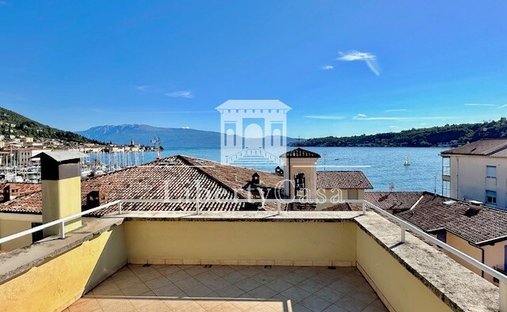 House in Salo, Lombardy, Italy 1