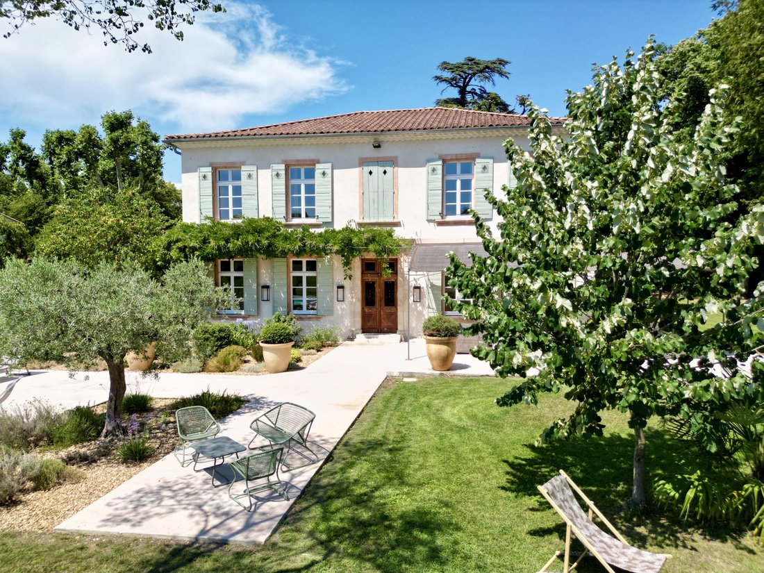 Whispers of Provence: A Restored 19th-Century Bourgeois Haven in Avignon’s Woodlands