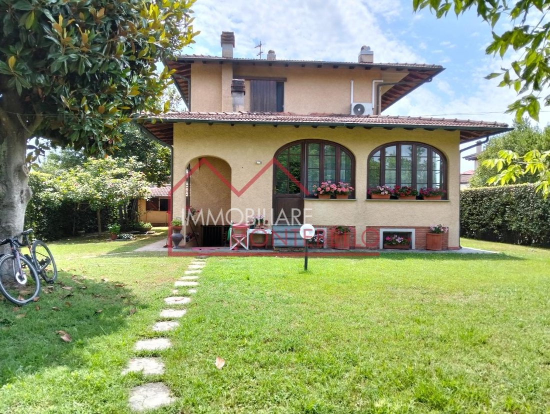 Villa in Center, Forte dei Marmi, Tuscany 1 - 15884109