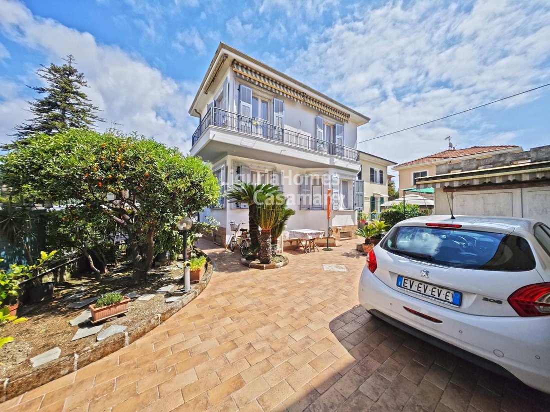 Villa in Bordighera, Liguria, Italy 1 - 11297044