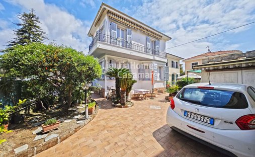 Villa in Bordighera, Liguria, Italy 1
