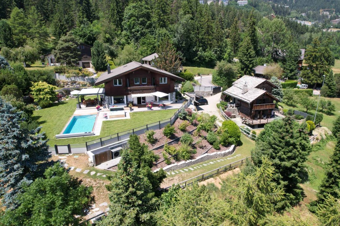 Chalet in Crans-Montana, Valais, Switzerland 1 - 15890942
