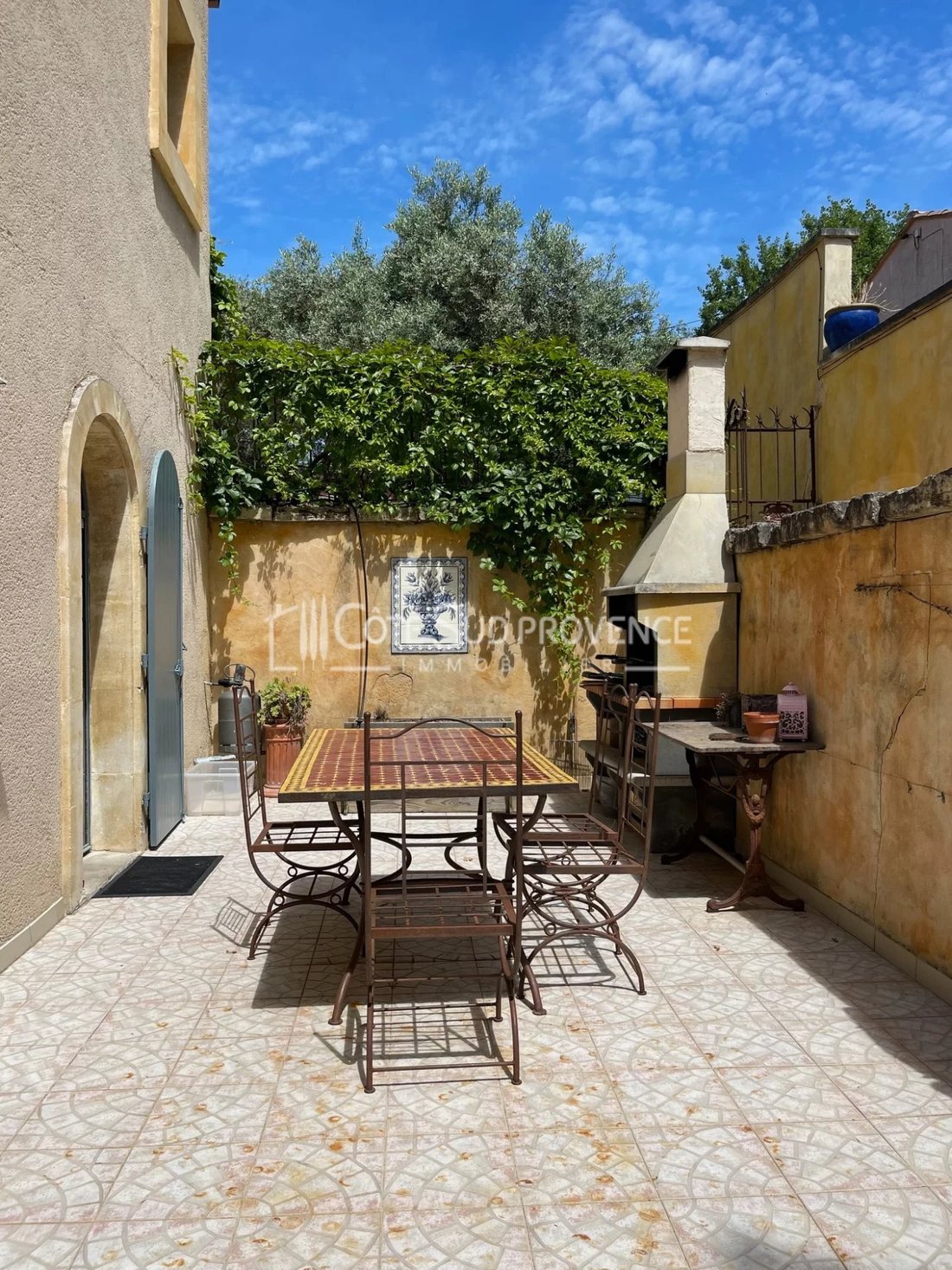 Estate in Robion, Provence-Alpes-Côte d'Azur, France 5 - 15887391