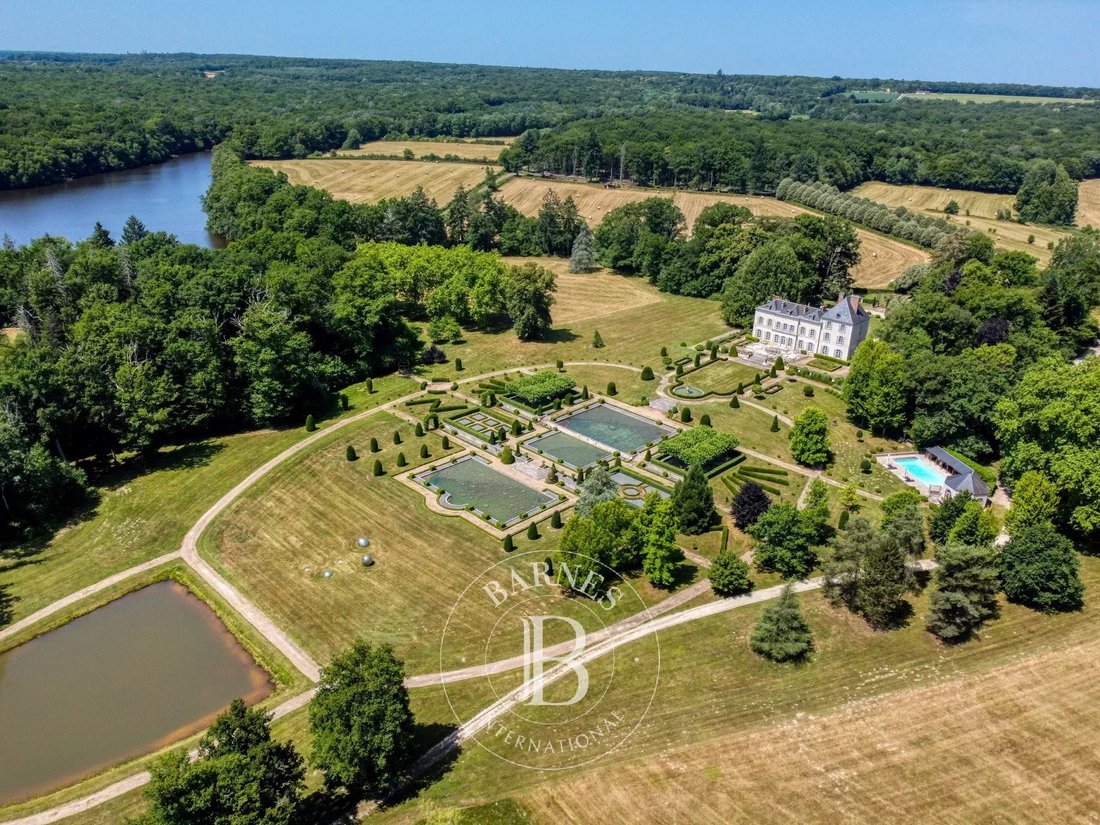 Estate in Auxerre, Bourgogne – Franche-Comté, France 1 - 15887825