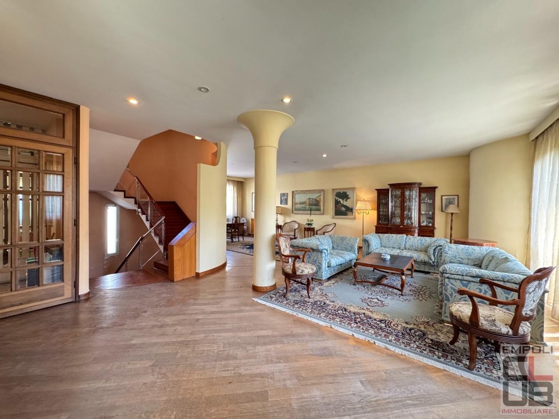 Villa in Near Center, Empoli, Tuscany 1 - 15891704