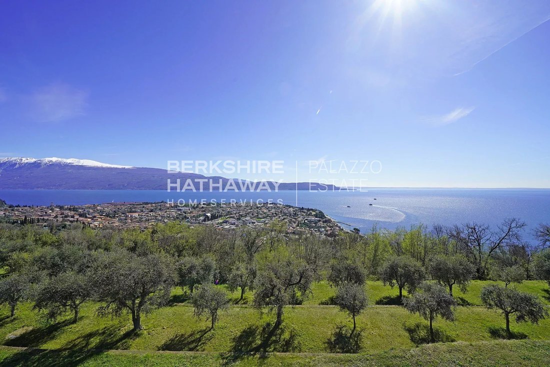 Villa in Monte Maderno, Toscolano, Lombardy 1 - 15889280