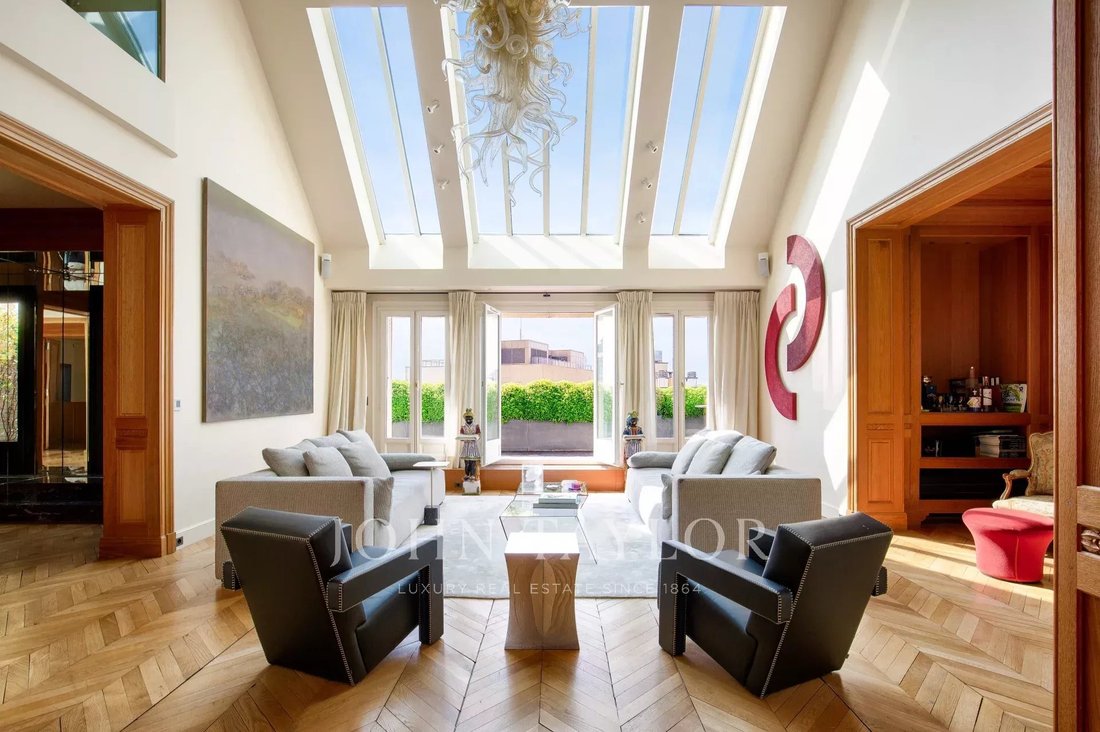 Apartment in Triangle d'Or, Paris 8e Arrondissement, Paris 2 - 15891179