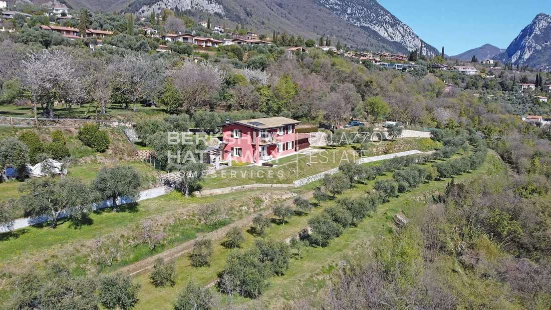 Villa in Monte Maderno, Toscolano, Lombardy 2 - 15889280
