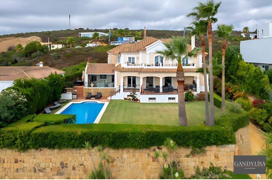 Villa in La Alcaidesa, San Roque, Andalusia 1 - 15892042