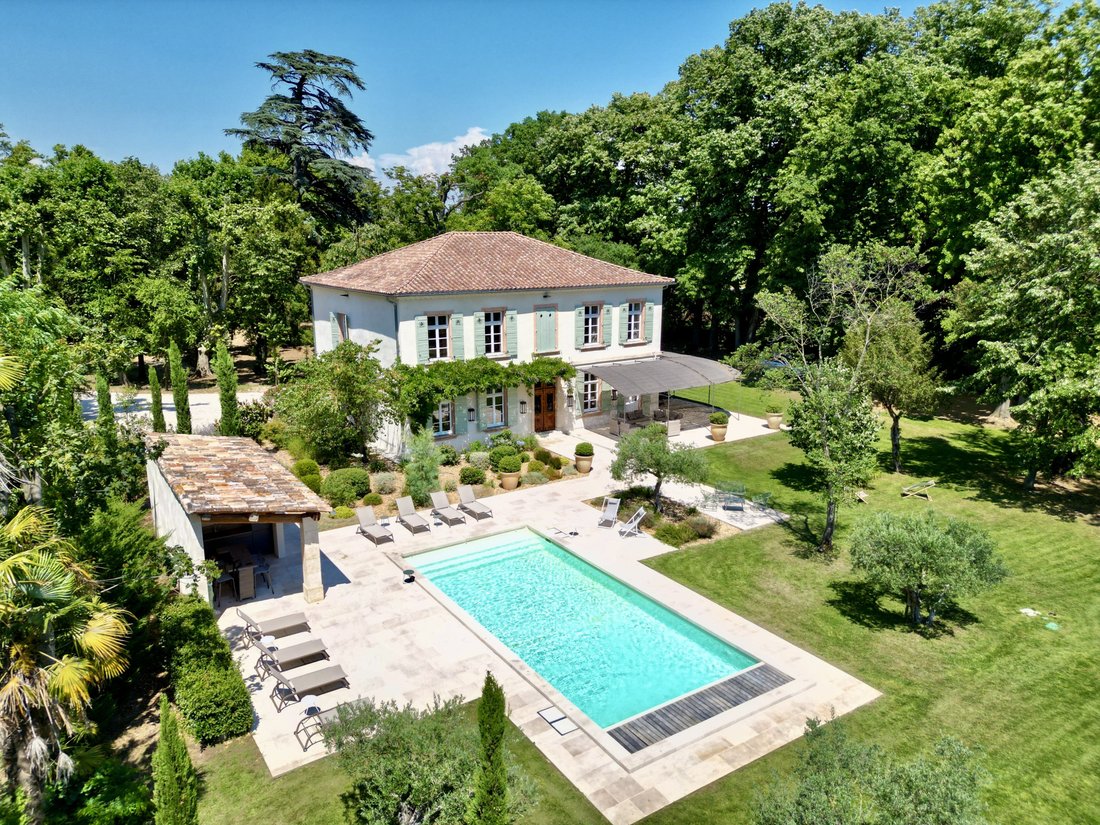 Whispers of Provence: A Restored 19th-Century Bourgeois Haven in Avignon’s Woodlands