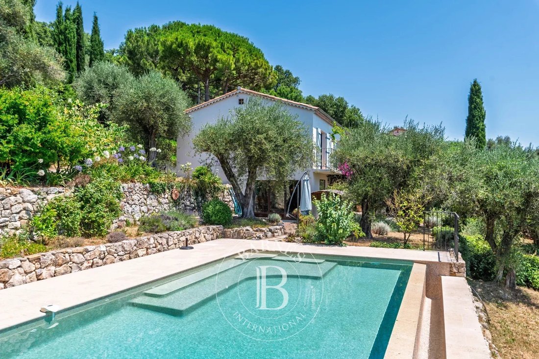 Villa in Châteauneuf-Grasse, Provence-Alpes-Côte d'Azur, France 2 - 15891653