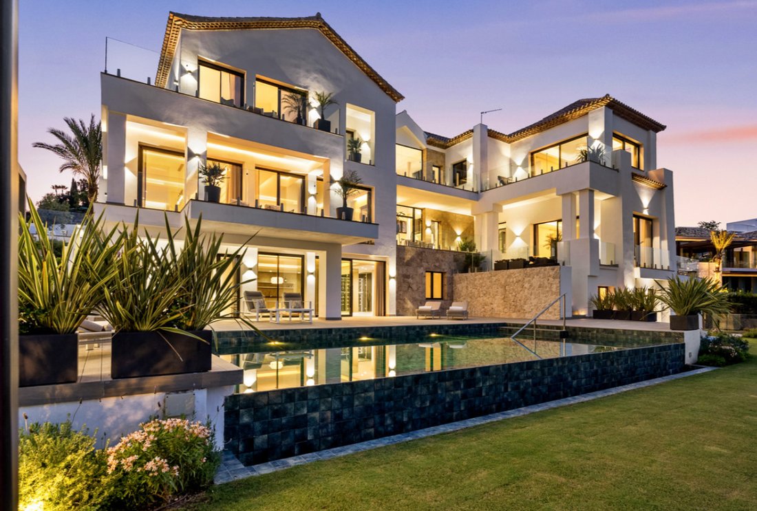 Villa in Marbella, Andalusia, Spain 1 - 15890081