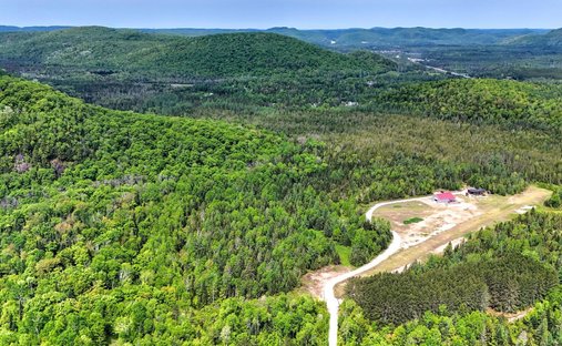 Land in Saint-Faustin-Lac-Carré, Quebec, Canada 1