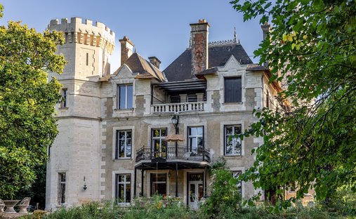 Castle for Sale in Brantôme en Périgord, Nouvelle-Aquitaine, France