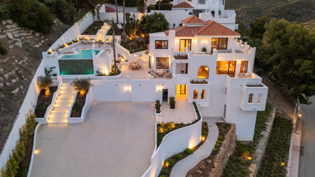 Villa in Marbella, Andalusia, Spain 1 - 15892046