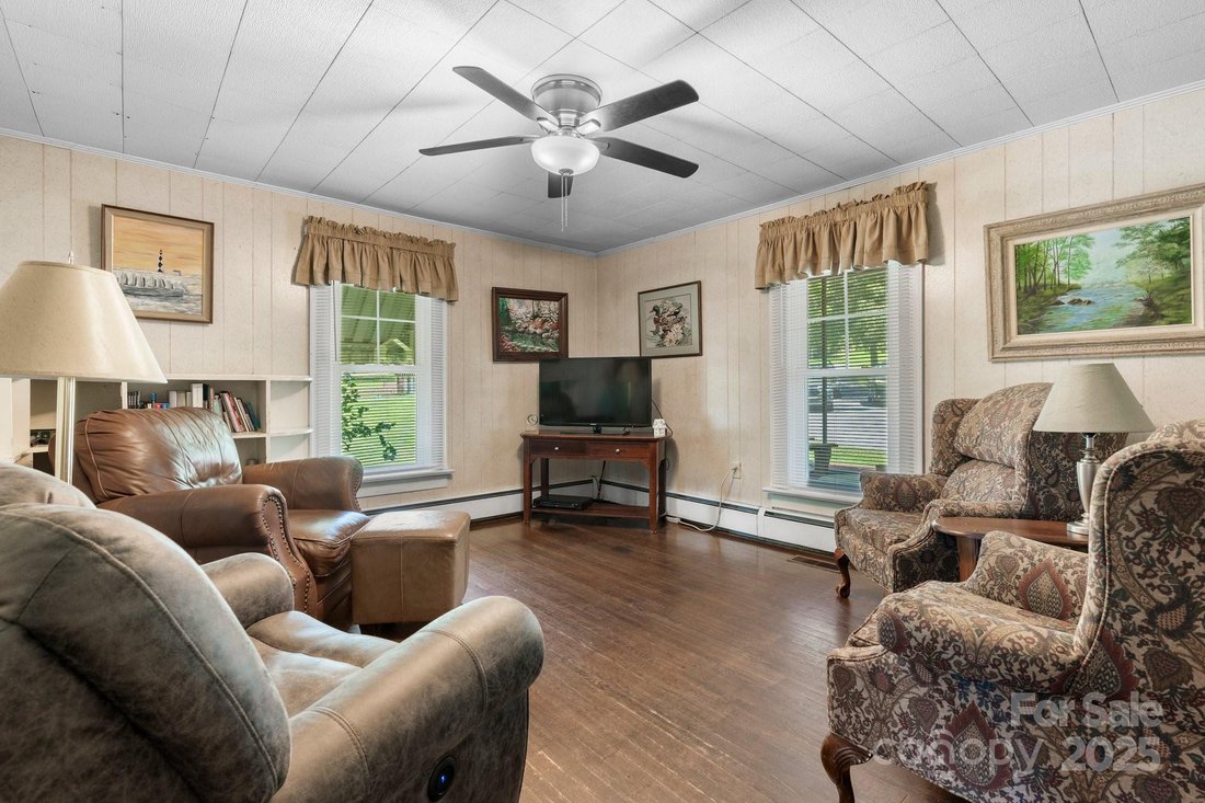 House in Hickory, North Carolina, United States 5 - 15893288