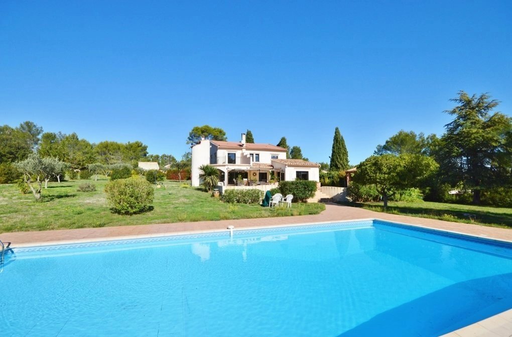Estate in La Gazelle, Nimes, France 1 - 15887376