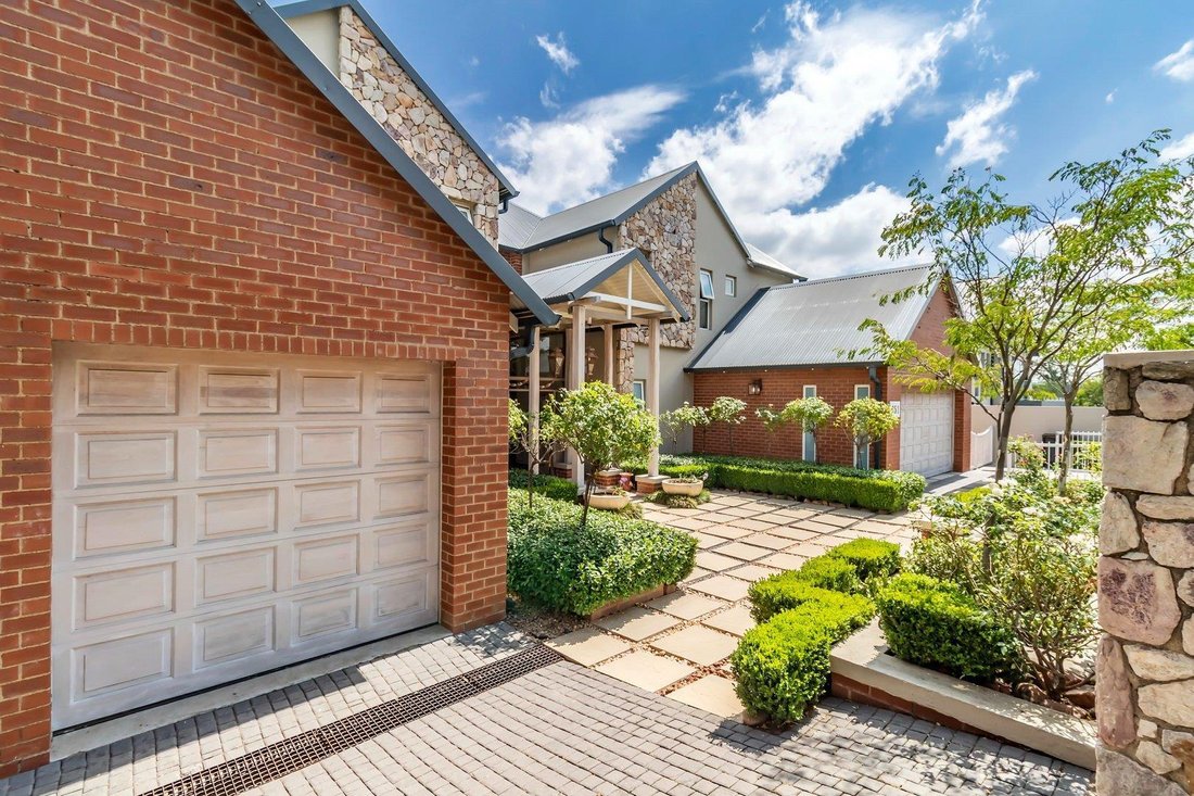 House in Halfway House Estate, Gauteng, South Africa 5 - 15887467