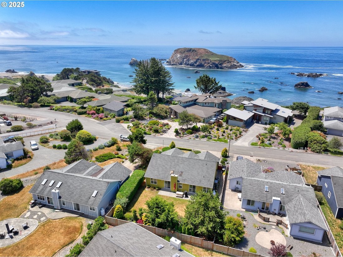 House in Brookings, Oregon, United States 2 - 15888717