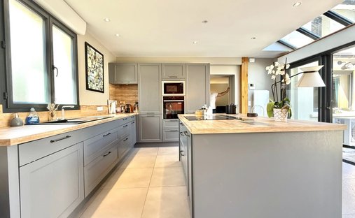 Castle for Sale in Évreux, Normandy, France