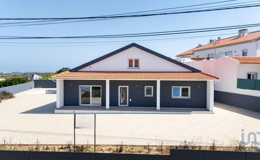 Townhouse in Atouguia da Baleia, Leiria District, Portugal 1
