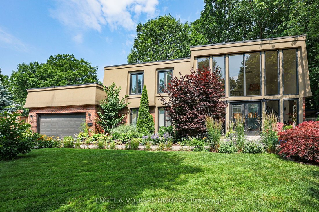 House in Niagara Falls, Ontario, Canada 2 - 15893137