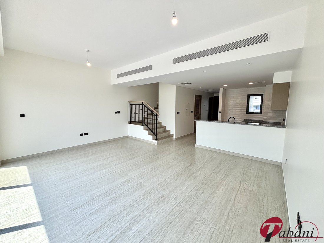 Townhouse in Al Muraqqabat, Dubai, United Arab Emirates 5 - 15887593