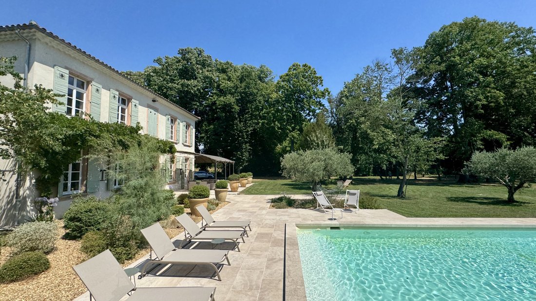 Whispers of Provence: A Restored 19th-Century Bourgeois Haven in Avignon’s Woodlands