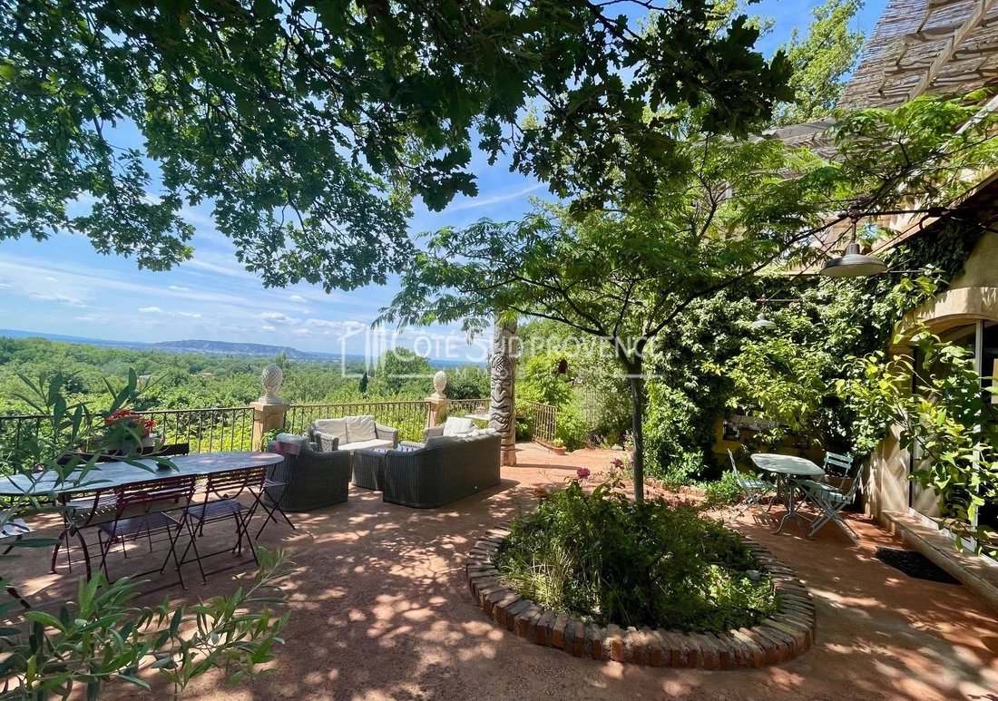 Estate in Robion, Provence-Alpes-Côte d'Azur, France 1 - 15887391