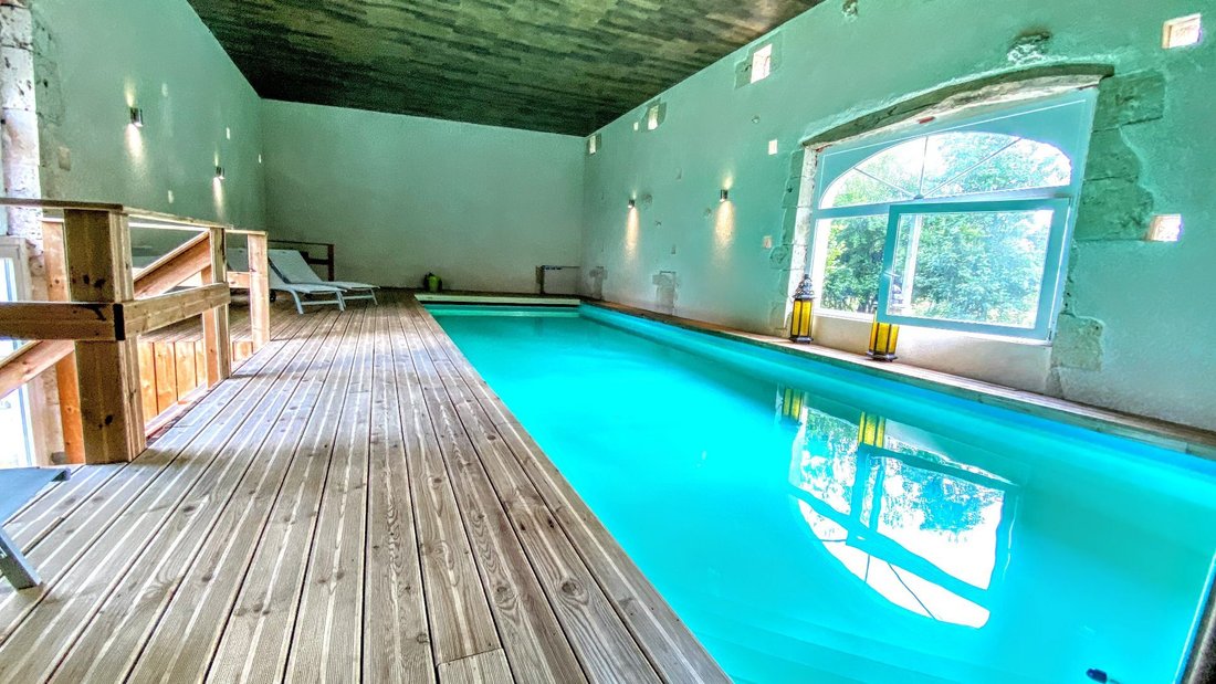The Mill Castle of Lauzerte: A 17th-Century Spa Retreat Woven with Water & Light