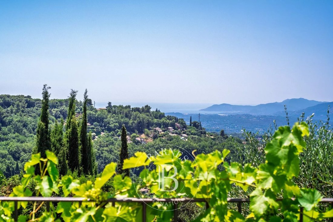 Villa in Châteauneuf-Grasse, Provence-Alpes-Côte d'Azur, France 1 - 15891653