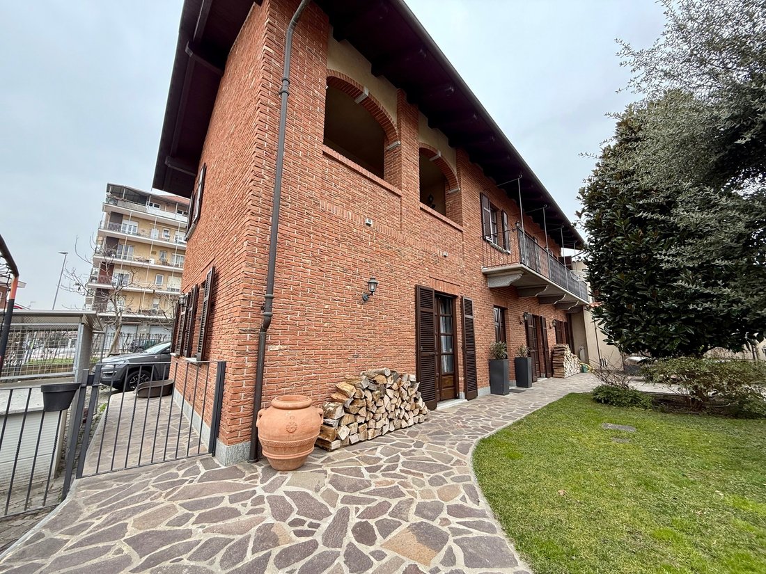 House in Carmagnola, Piedmont, Italy 1 - 15887155