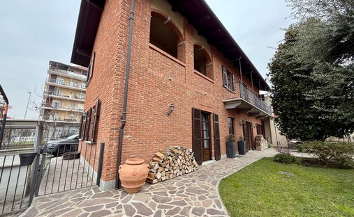 House in Carmagnola, Piedmont, Italy 1