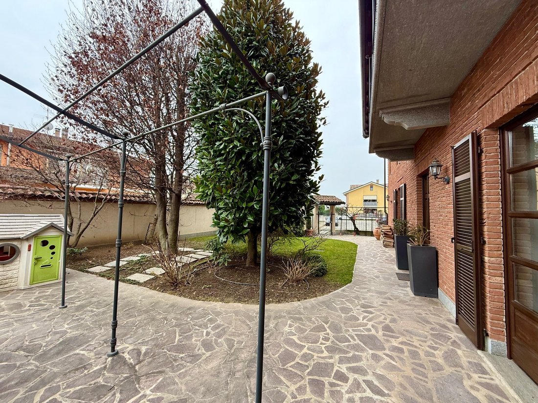 House in Carmagnola, Piedmont, Italy 2 - 15887155