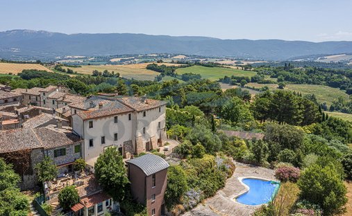 Schloss in Todi, Umbrien, Italien 1