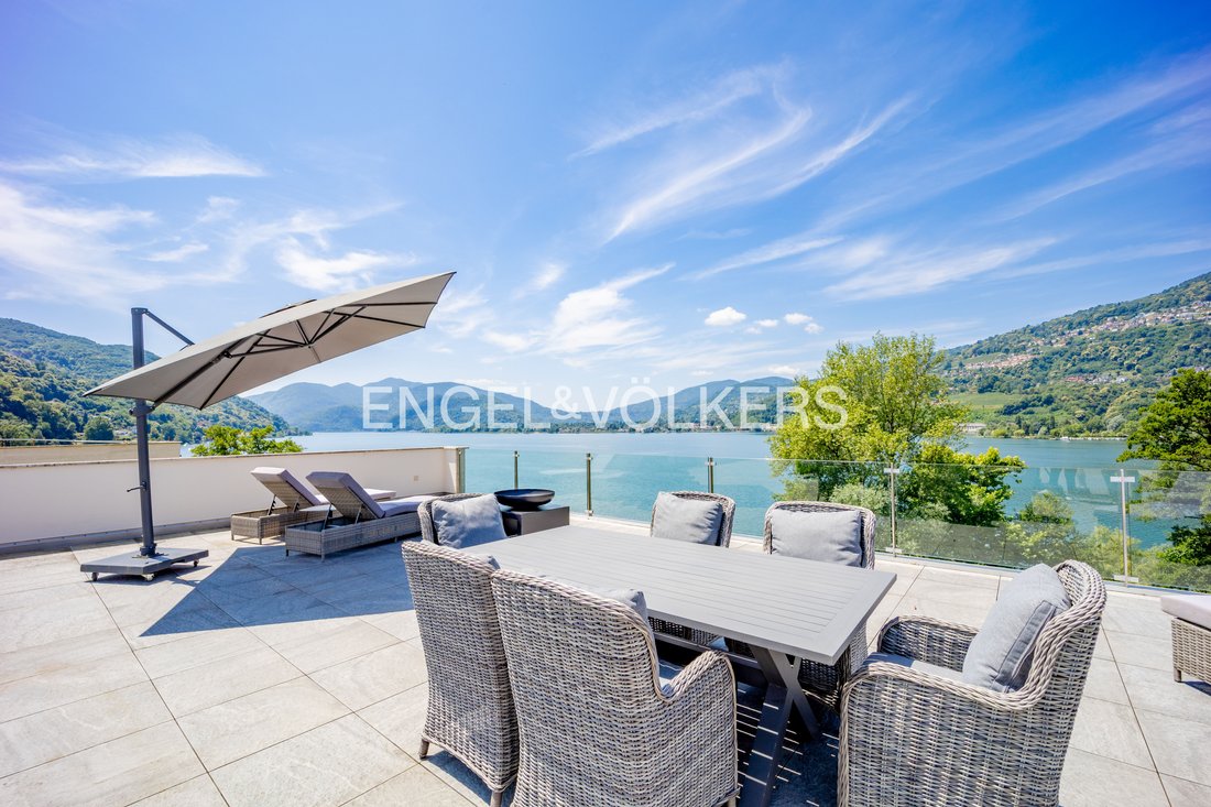 Prestigious Lakefront Penthouse With Rooftop Terrace