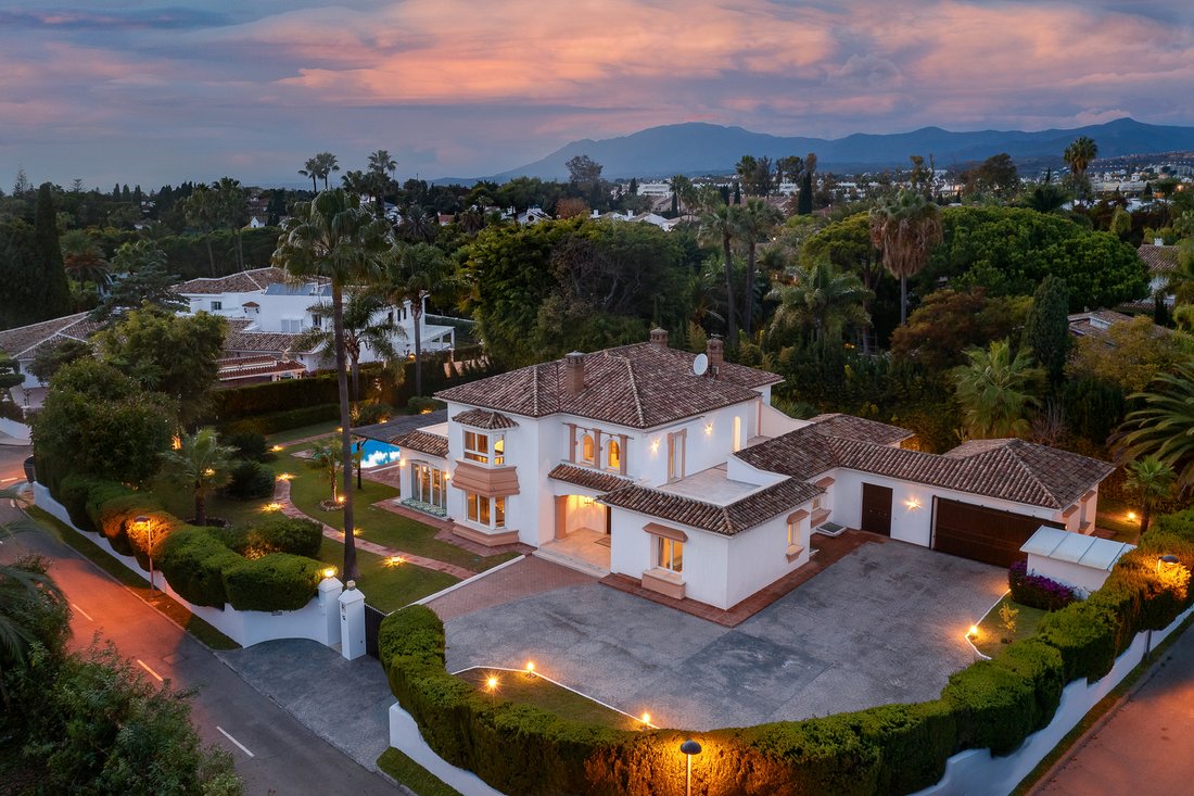 Villa in Guadalmina Baja, San Pedro de Alcantara, Spain 1 - 15894134