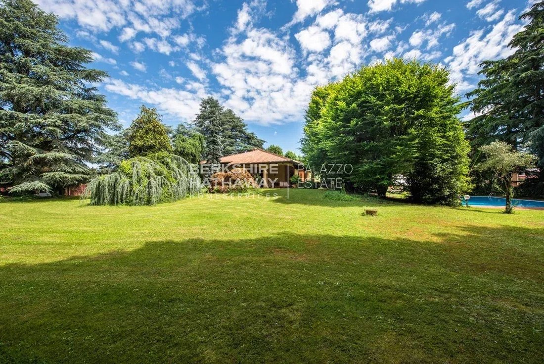 Villa in Cassano Magnago, Lombardy, Italy 2 - 15895893
