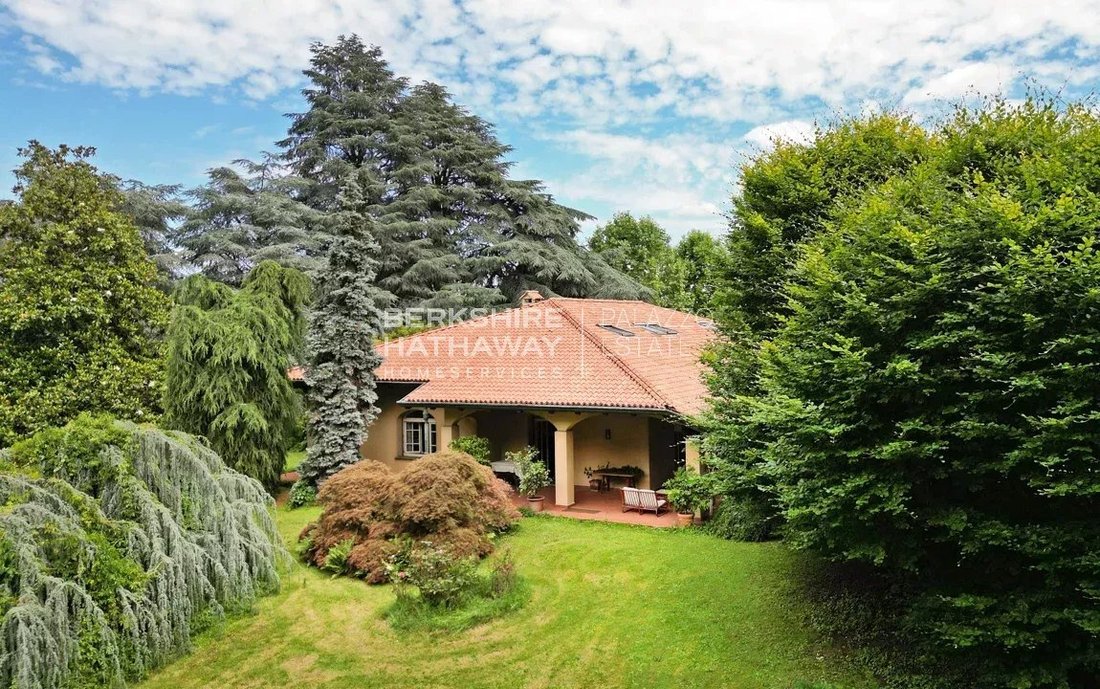 Villa in Cassano Magnago, Lombardy, Italy 3 - 15895893