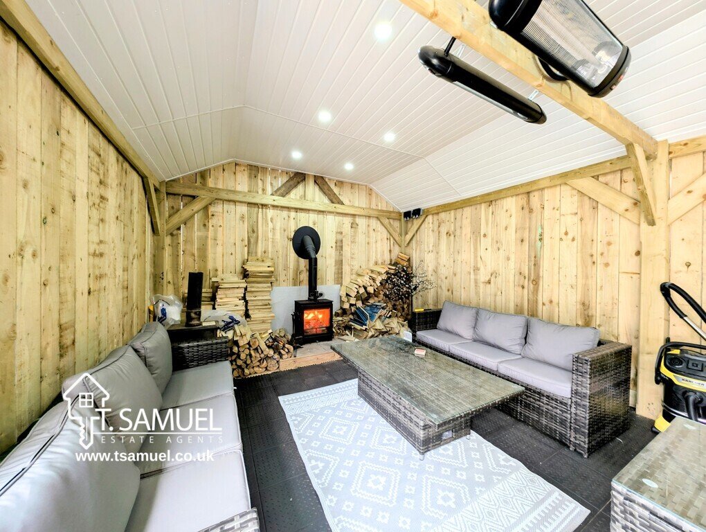 House in Mountain Ash West, Wales 5 - 15894326
