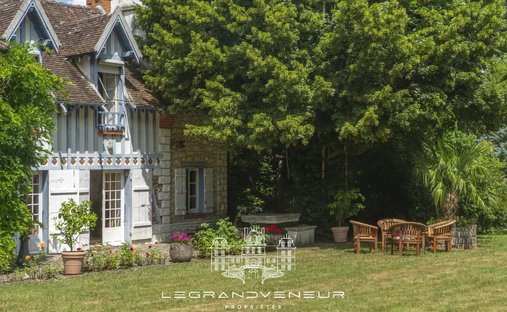 House in Centre Ville Nord Ouest, Fontainebleau, France 1