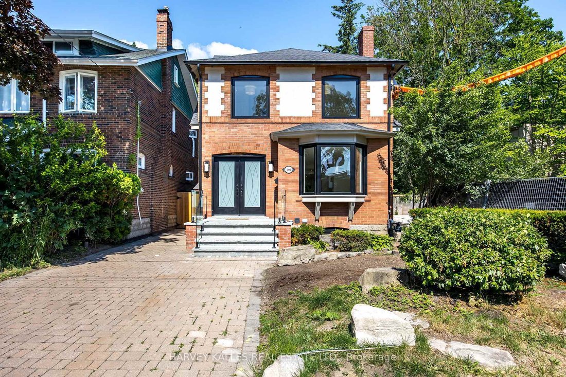 House in Toronto, Ontario, Canada 2 - 15896356
