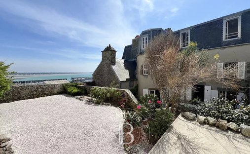 Townhouse in Agora, Granville, France 1