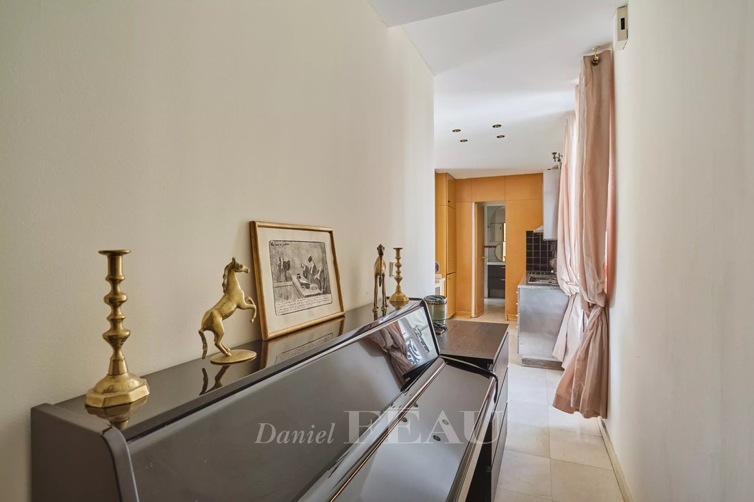 Apartment in Triangle d'Or, Paris 8e Arrondissement, Paris 5 - 15894548