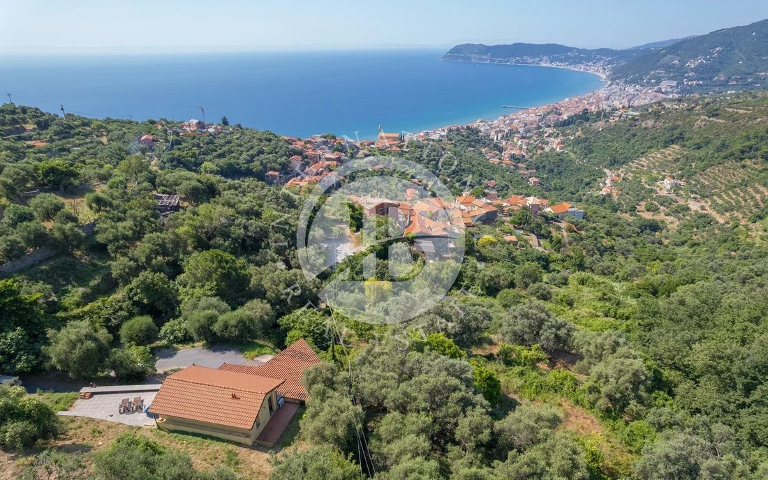 Villa in Central Hill, Alassio, Liguria 2 - 15894455