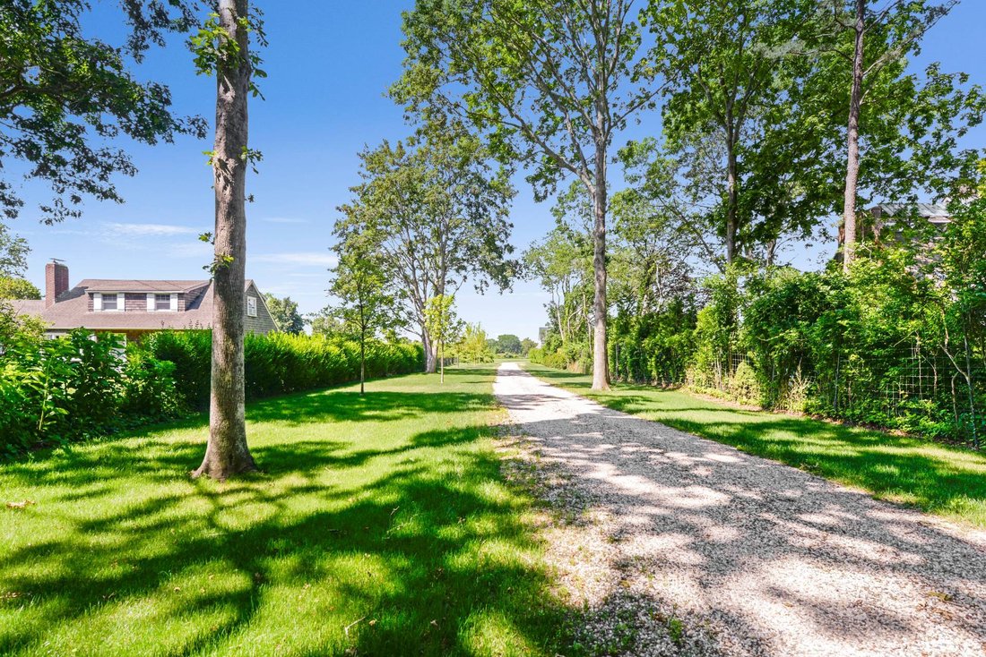 Over One Acre Abutting Agriculture - 1100xxs 