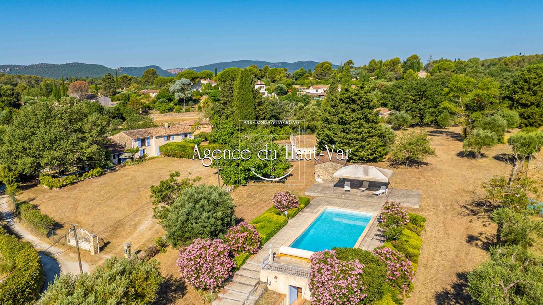 Villa in Bagnols-en-Forêt, Provence-Alpes-Côte d'Azur, France 1 - 15895867