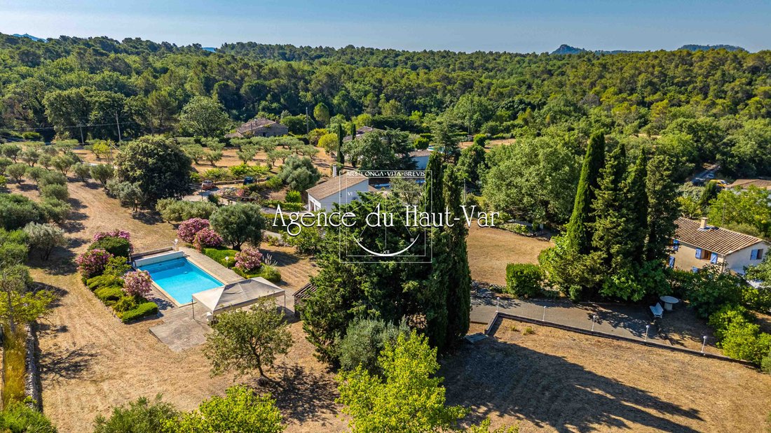 Villa in Bagnols-en-Forêt, Provence-Alpes-Côte d'Azur, France 2 - 15895867