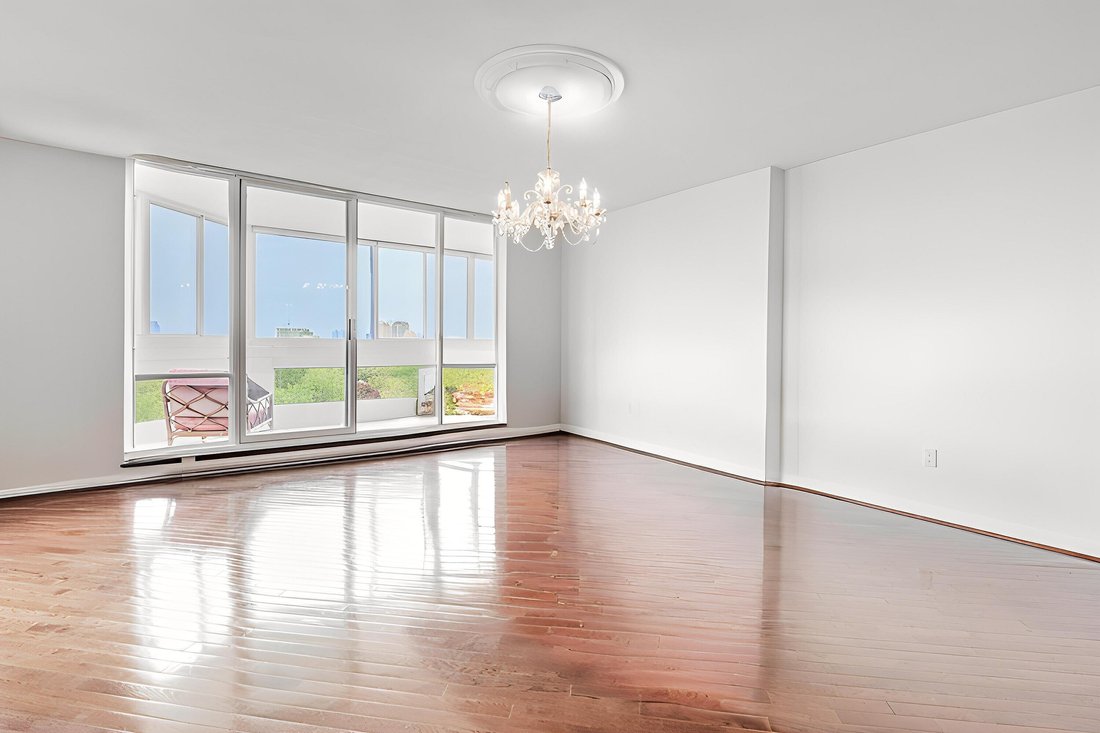 Condo in Toronto, Ontario, Canada 1 - 15896907